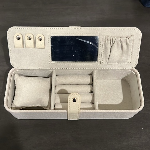 BEIS Cream Travel Organizer - Picture 2 of 2